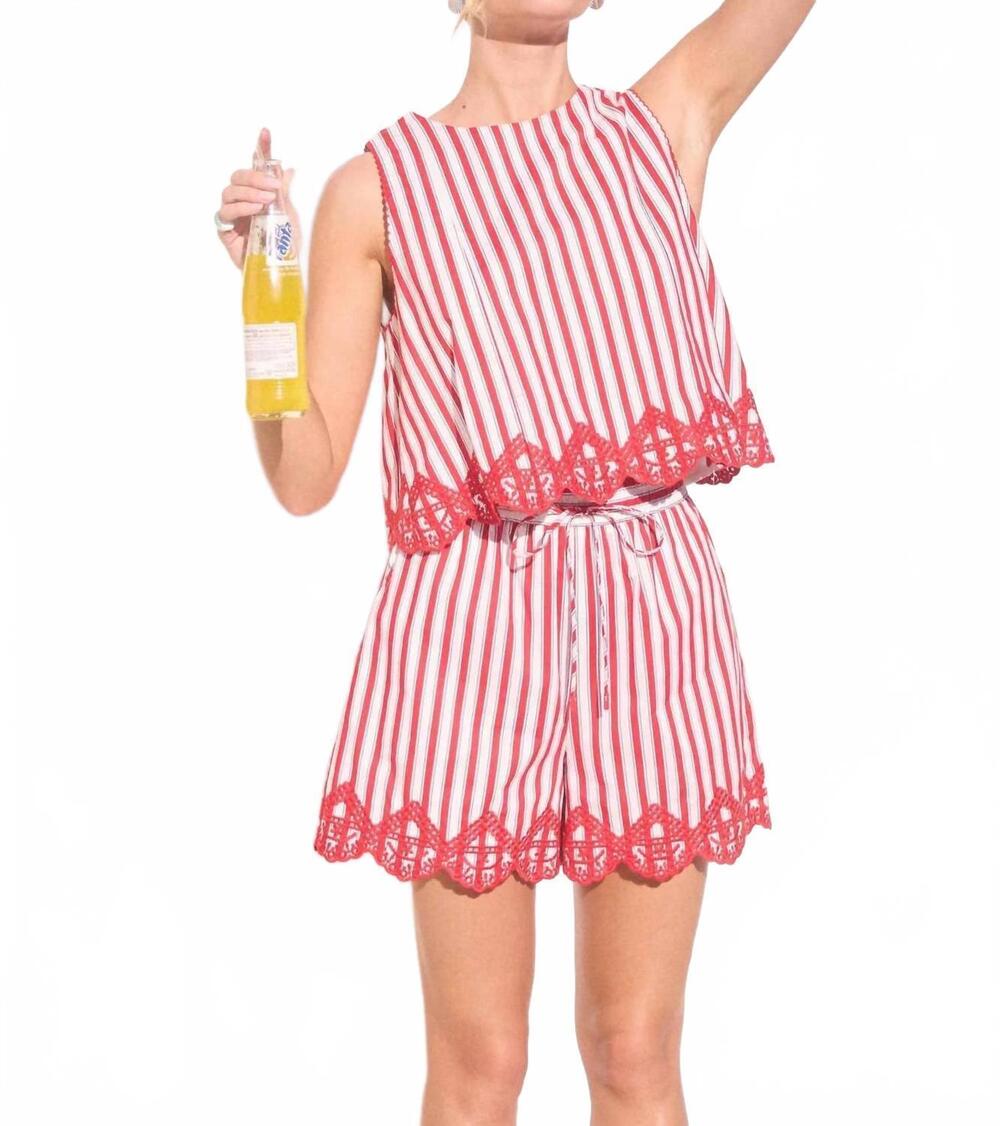 NEW SKIES ARE BLUE strolling seaside striped shorts with embroidery hem in red/